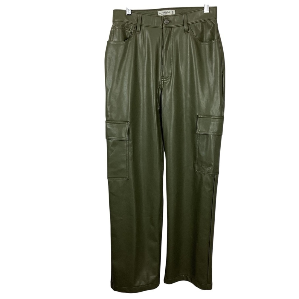 Abercrombie & Fitch The 90's Relaxed High Rise Cargo Vegan Leather Pants Size 6